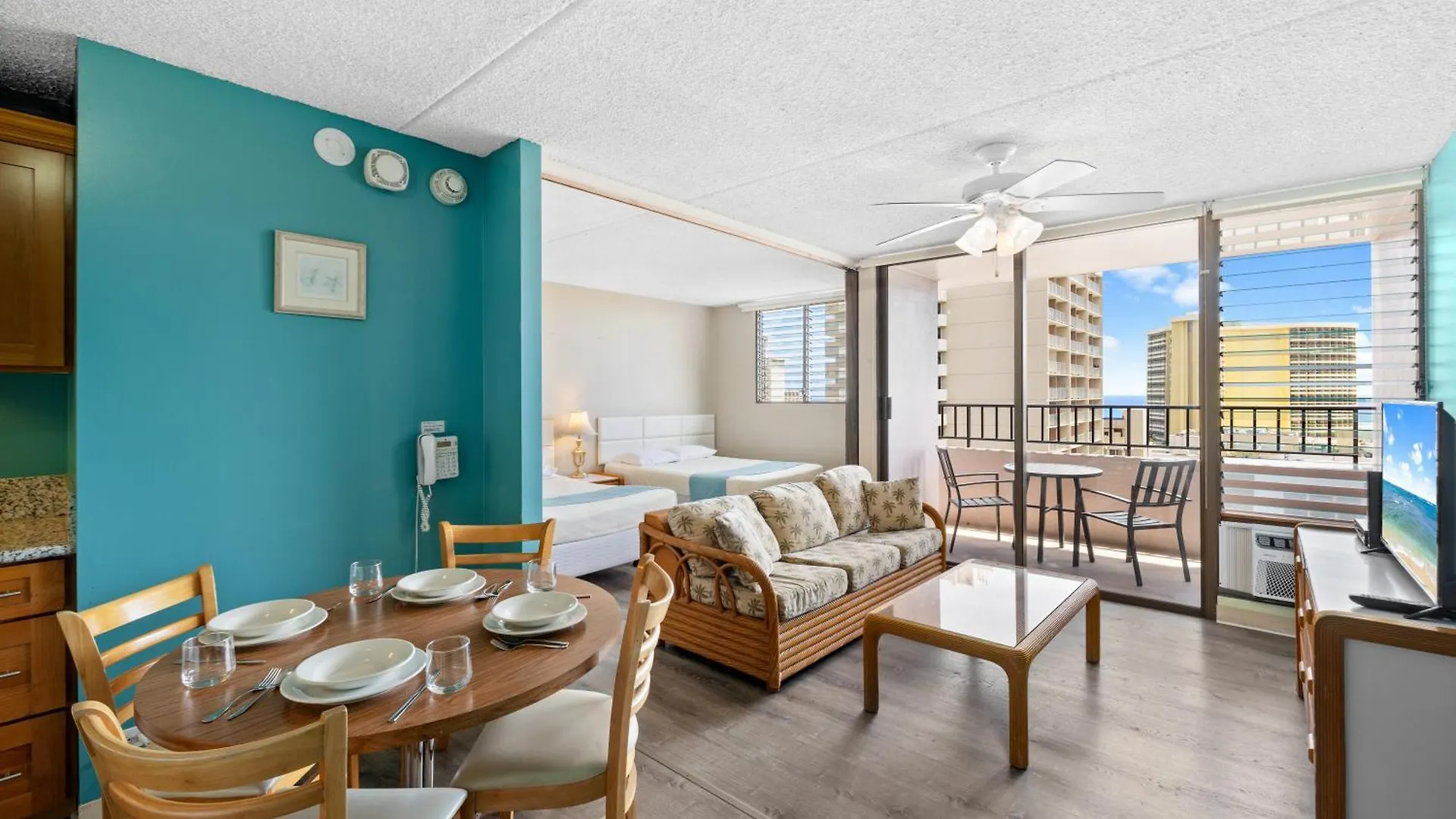Royal Kuhio 1602 - Spacious Studio With Stunning Mountain Views In The Heart Of Waikiki! ホノルル 別荘