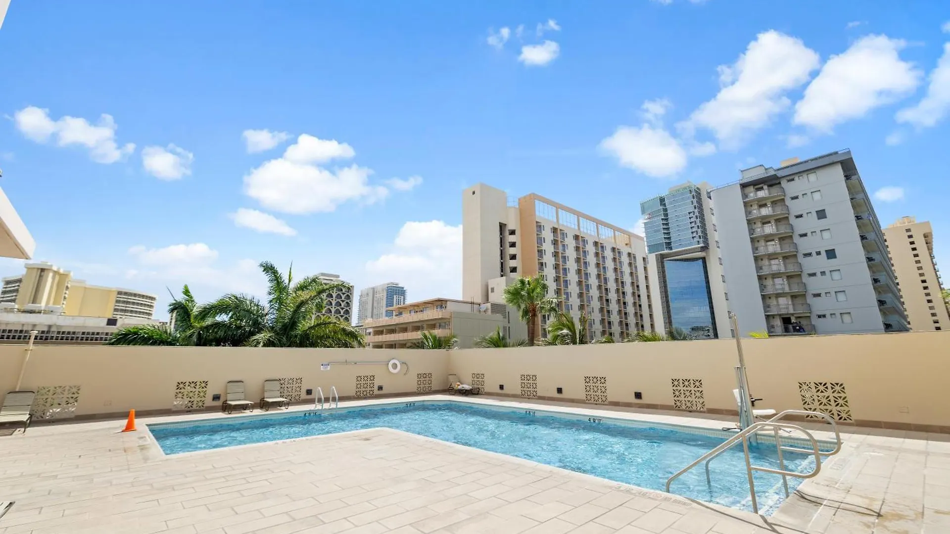Royal Kuhio 1602 - Spacious Studio With Stunning Mountain Views In The Heart Of Waikiki! ホノルル 別荘