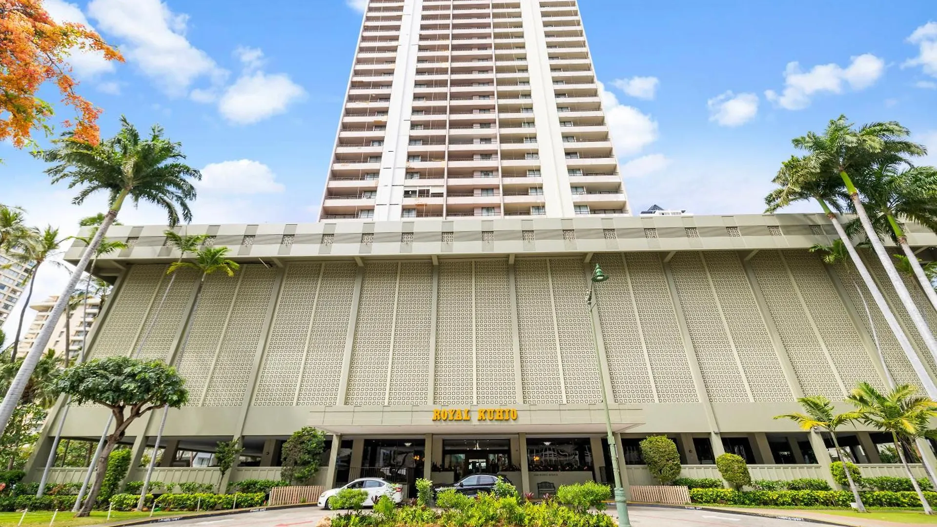 Royal Kuhio 1602 - Spacious Studio With Stunning Mountain Views In The Heart Of Waikiki! location